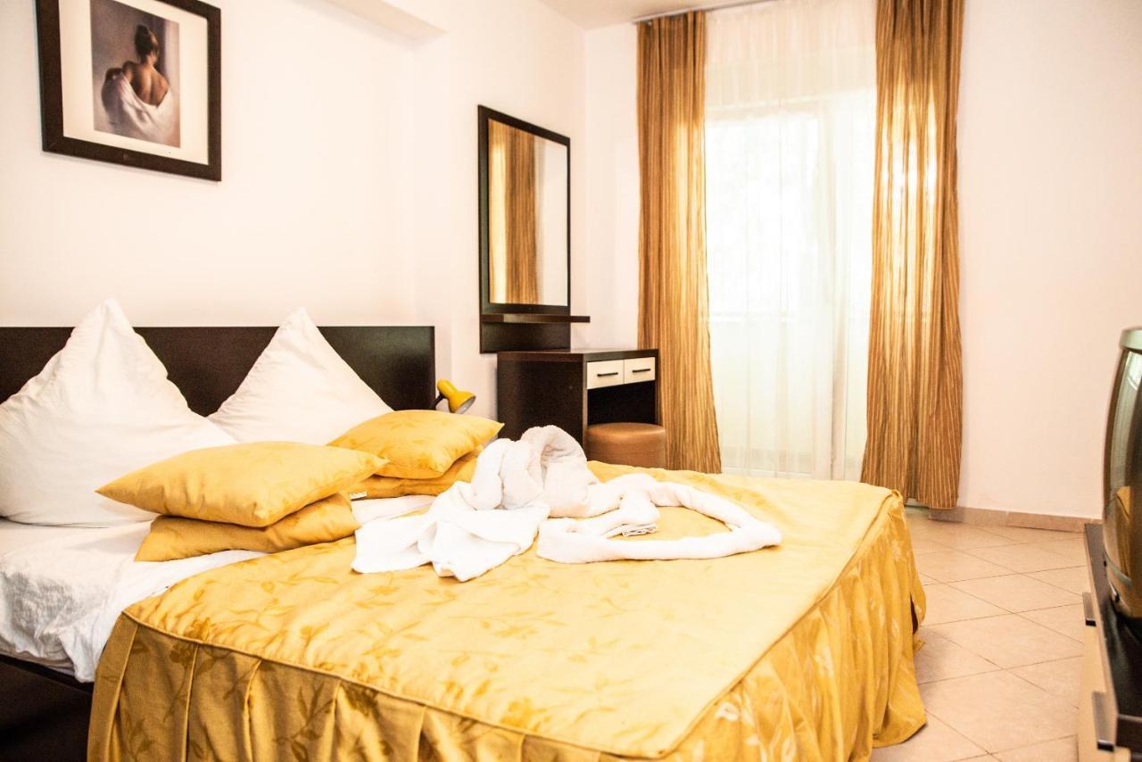 Club Onix Apartments Neptun Bagian luar foto