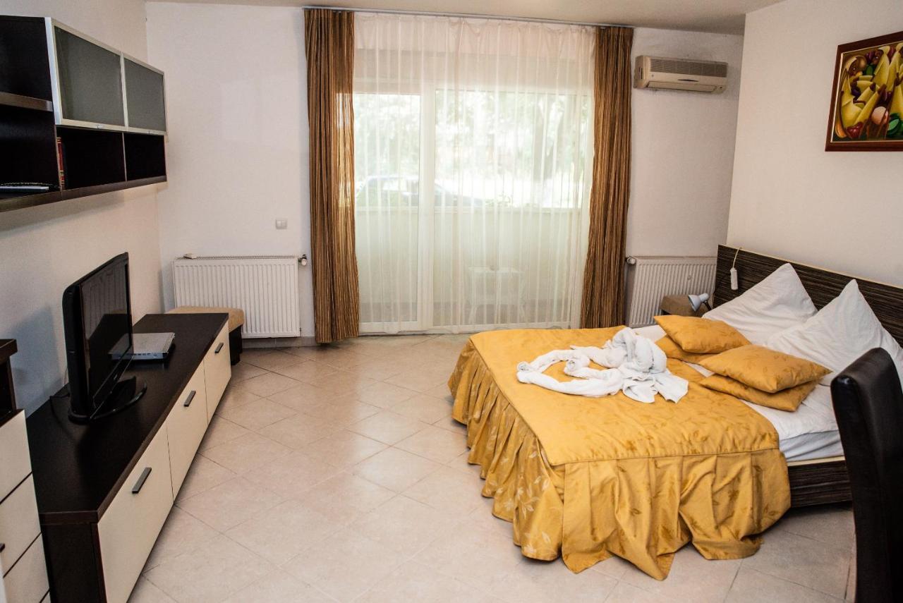 Club Onix Apartments Neptun Bagian luar foto