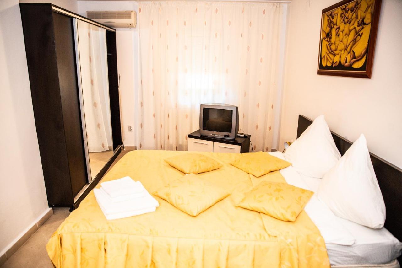 Club Onix Apartments Neptun Bagian luar foto