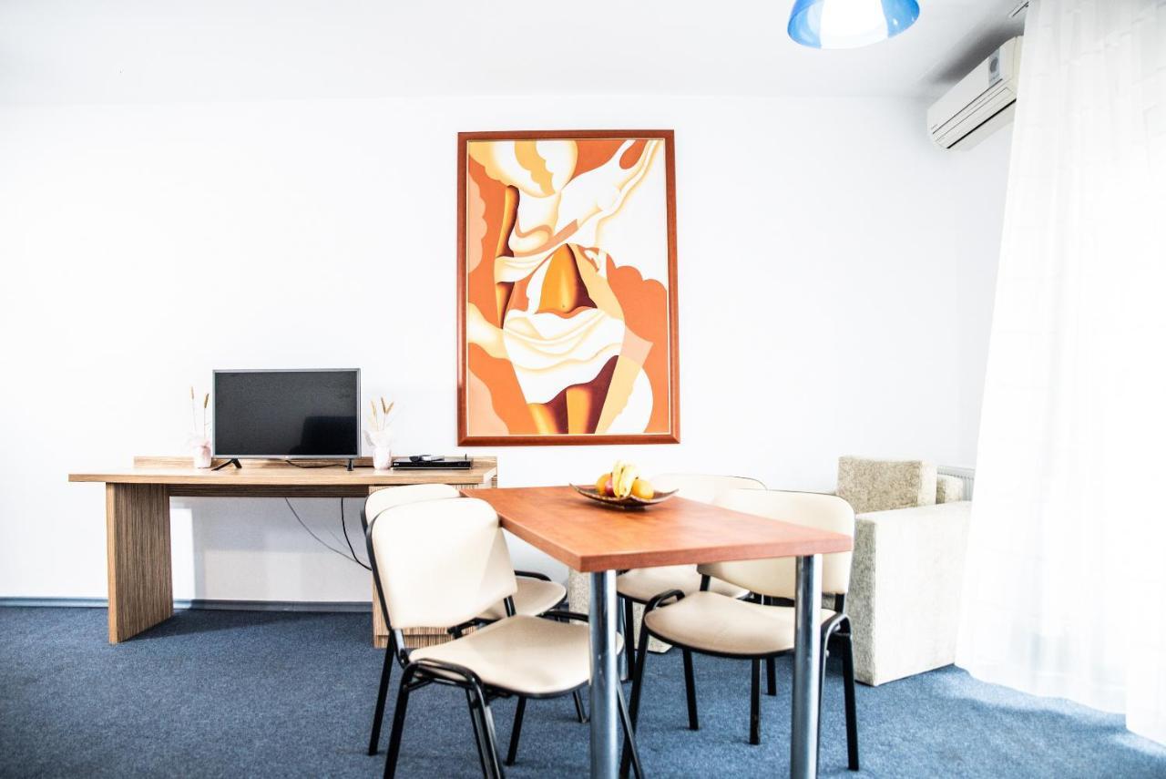 Club Onix Apartments Neptun Bagian luar foto