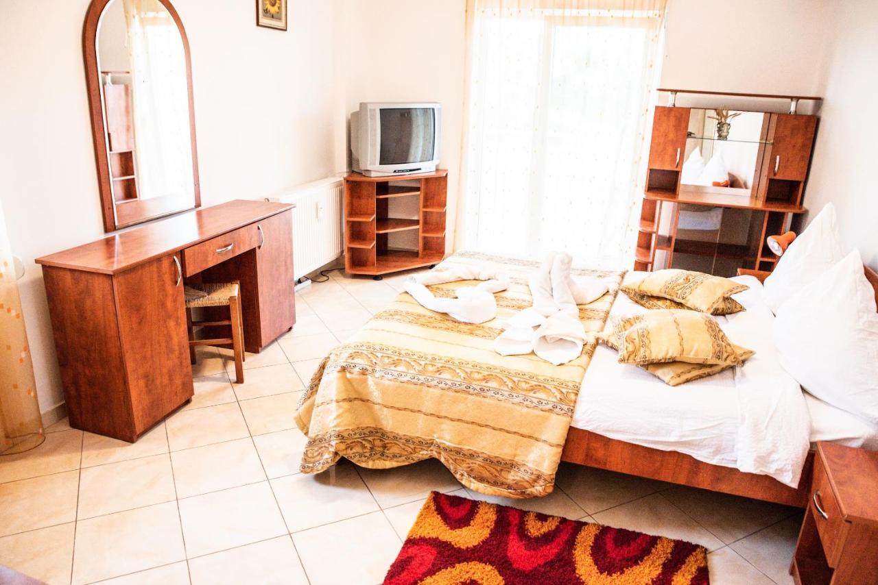 Club Onix Apartments Neptun Bagian luar foto