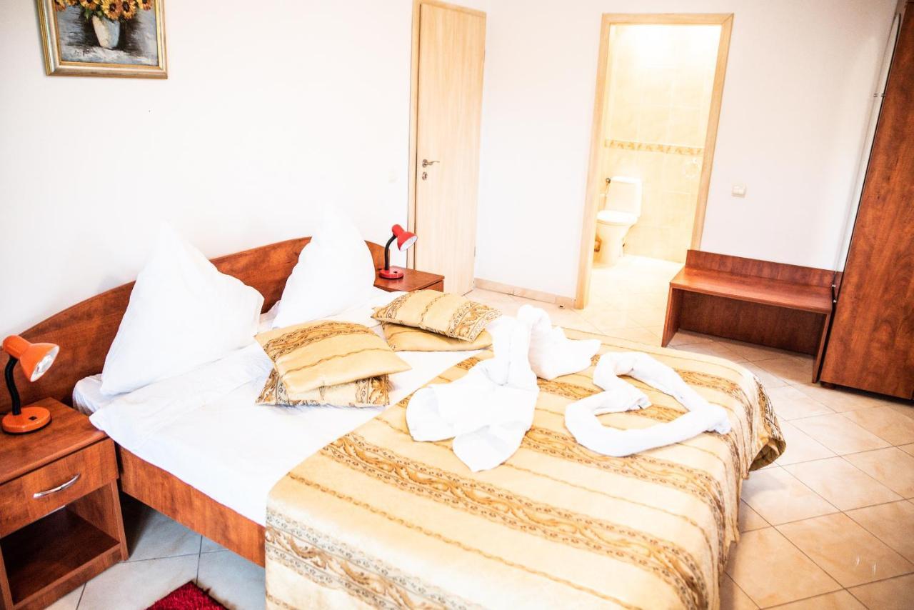 Club Onix Apartments Neptun Bagian luar foto