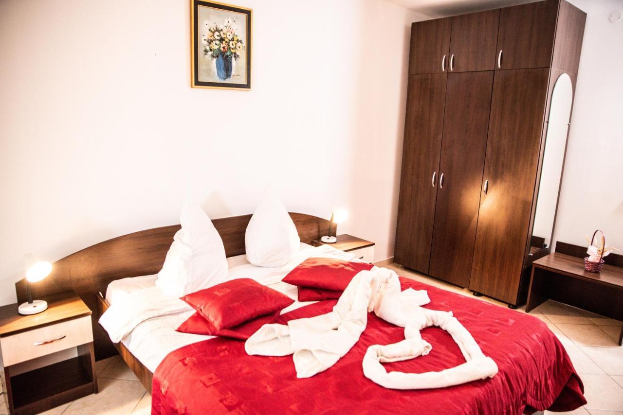 Club Onix Apartments Neptun Bagian luar foto